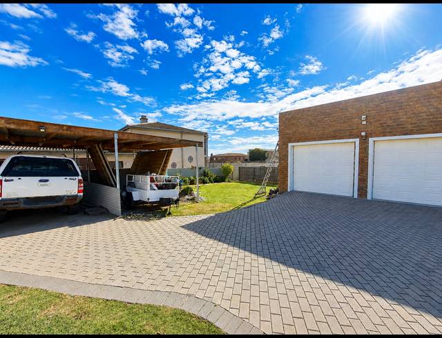 3 BEDROOM FREEHOLD FOR SALE IN MYBURGH PARK